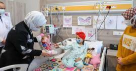 Emine Erdogan a rendu visite à des enfants atteints de cancer! 
