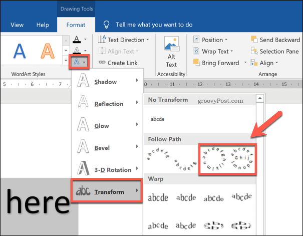 Sélection d'un style WordArt incurvé circulaire dans Word