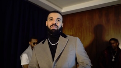 Le chanteur de renommée mondiale Drake choqué par une combinaison d'un million de dollars