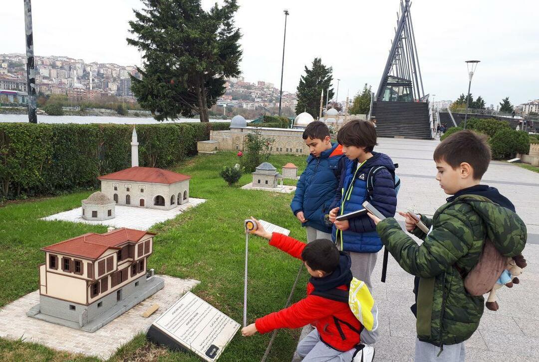 Scènes du parc et du musée miniature Türkiye