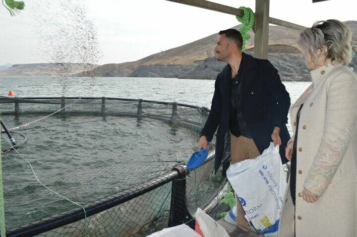 Kürşat Kılıç a quitté la banque et est devenu producteur de poisson avec sa femme!