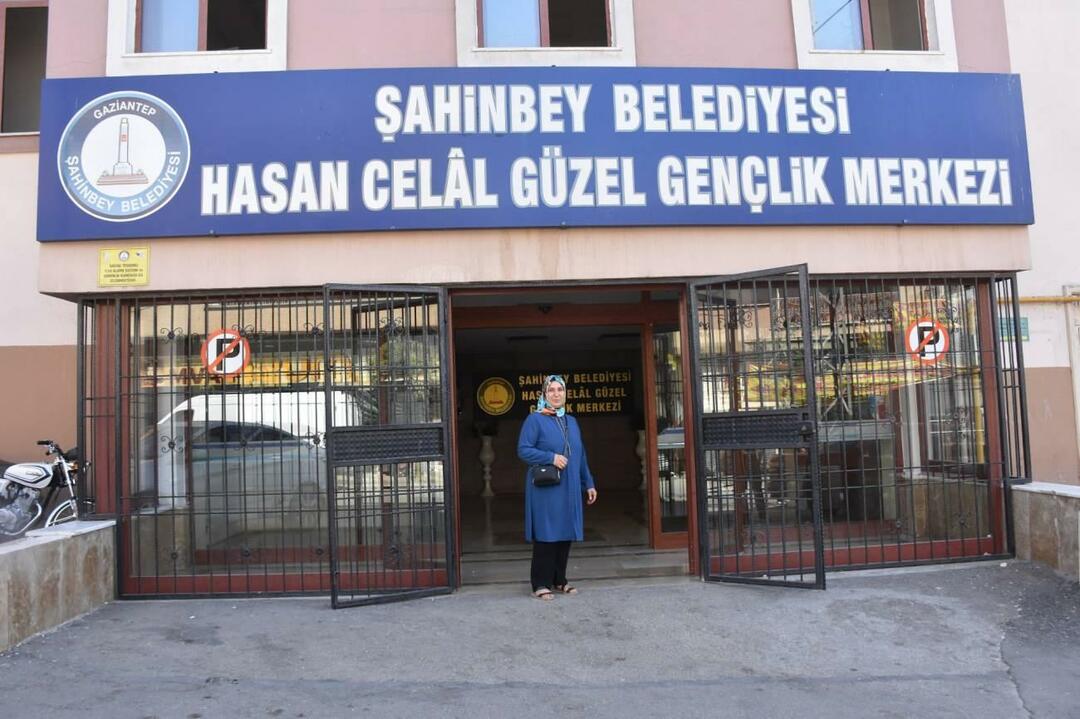 Zeliha Kılıç, arrivée dans les installations de Şahinbey en tant que stagiaire, est restée éducatrice