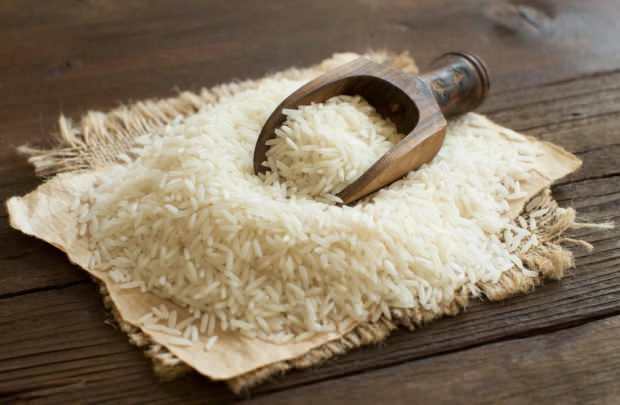 Le riz doit-il être conservé dans l'eau? Le riz est-il cuit sans garder le riz dans l'eau?