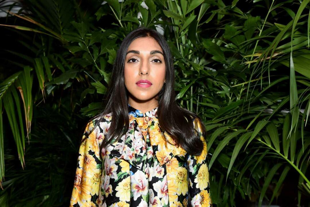 Le poète canadien Rupi Kaur a résisté à la Maison Blanche! "Arrêtez le génocide"