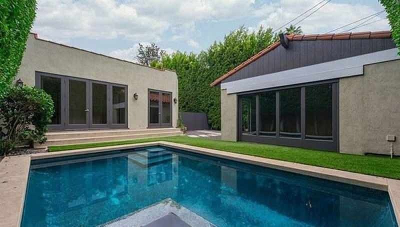 Charlize Theron met sa maison de plain-pied en vente pour 1,8 million de dollars!