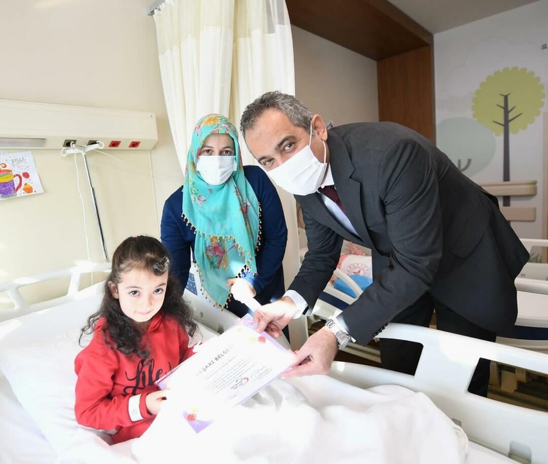 Emine Erdoğan a transmis ses vœux de guérison aux enfants soignés à l'hôpital