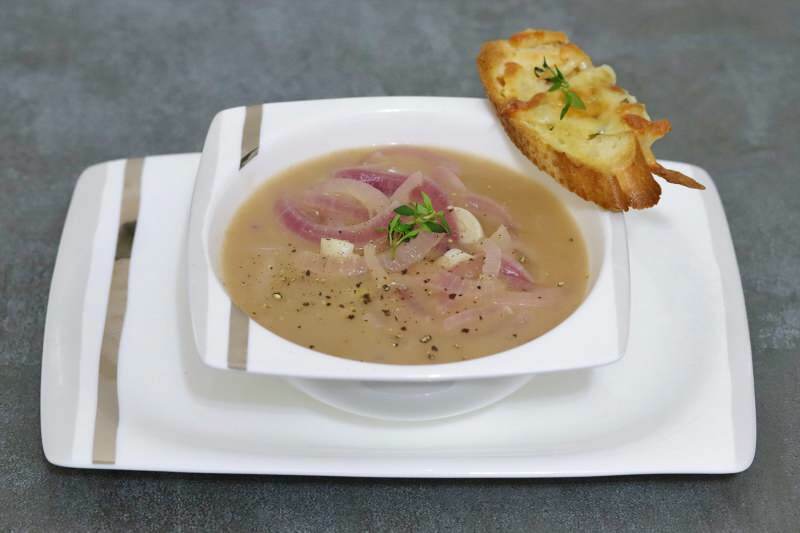 Comment préparer la soupe à l'oignon la plus simple? Délicieuse recette de soupe à l'oignon française