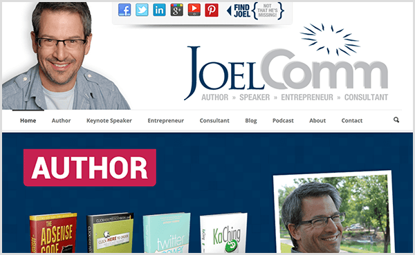 Le site Web de Joel Comm montre une photo de Joel souriant et portant une chemise boutonnée décontractée bleu clair et un t-shirt gris clair en dessous. La navigation comprend des options pour la maison, l'auteur, le conférencier principal, l'entrepreneur, le consultant, le blog, le podcast, à propos et le contact. L'image du curseur sous la navigation met en évidence les livres qu'il a écrits.