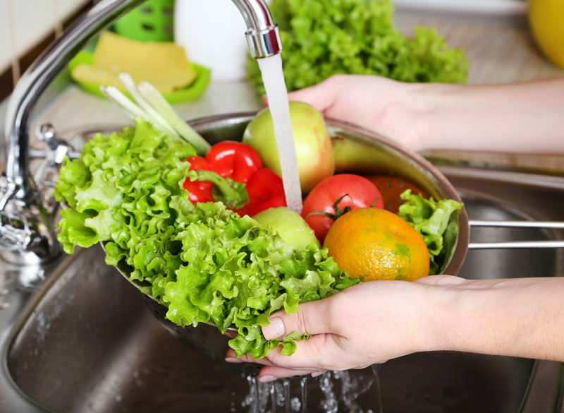 Comment laver les fruits et légumes? Ces erreurs provoquent un empoisonnement!