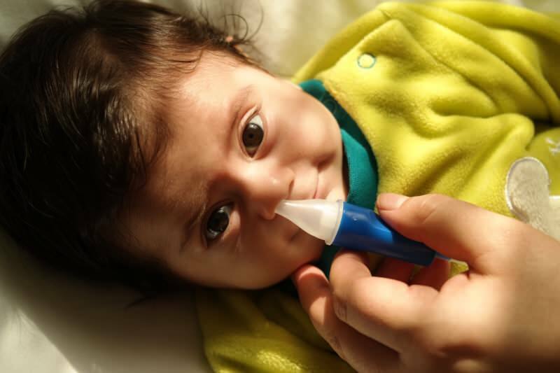 Comment nettoyer le nez des bébés sans mal? Congestion nasale et méthode de nettoyage chez les nourrissons