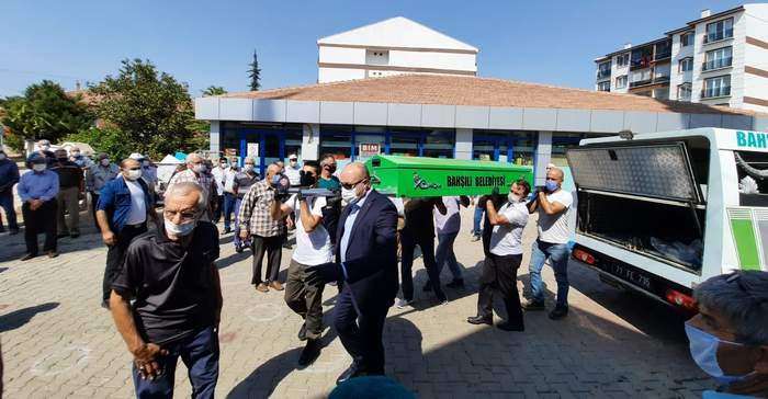 Le père du présentateur Ikbal Gürpınar, Murtaza Dönmez, a fait ses adieux à son dernier voyage