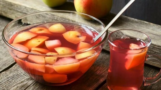 Délicieuse recette de compote de pommes dans la chaleur de l'été! Comment faire une compote de pommes?