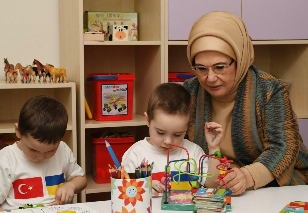 Emine Erdogan a joué avec des enfants ukrainiens