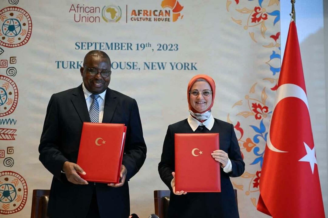 Protocole de coopération signé entre l'Union Africaine et notre Association des Maisons de la Culture Africaine