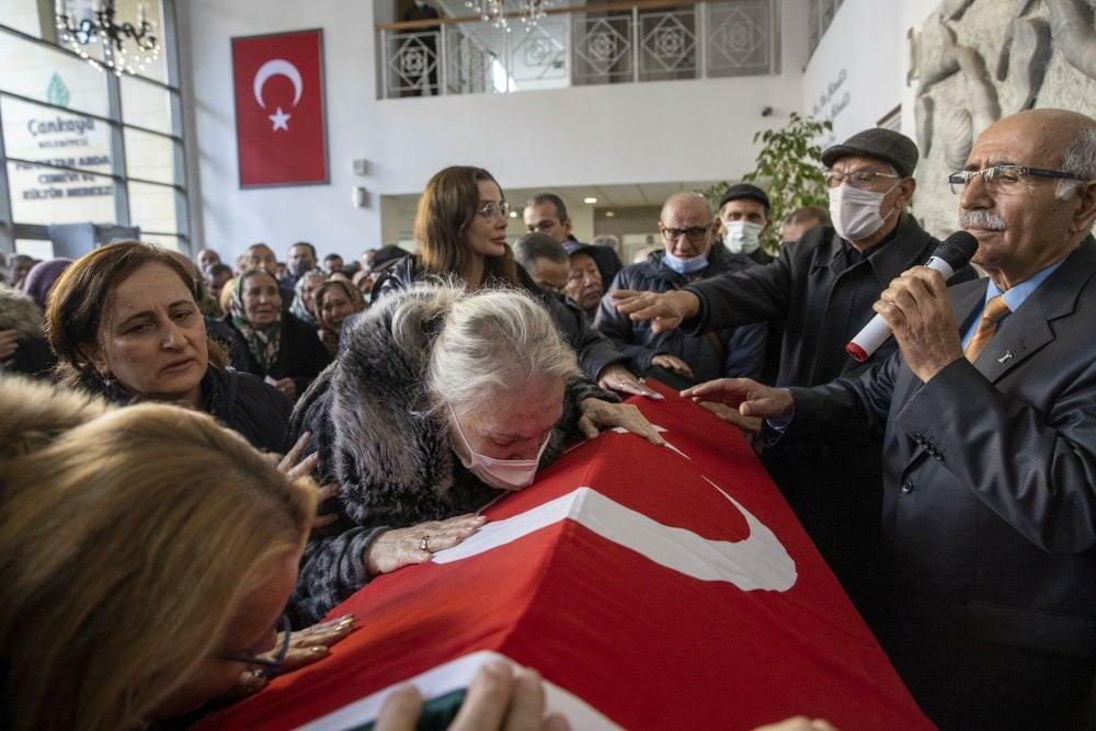Le père d'Özge Ulusoy a fait ses adieux à son dernier voyage