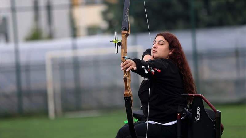 L'athlète paralympique Miray Aksakallı donne l'exemple à tout le monde avec son combat