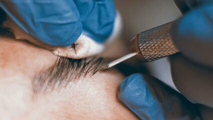 Quelle est la méthode de remplissage des sourcils avec la technique des poils? Méthode de microblading