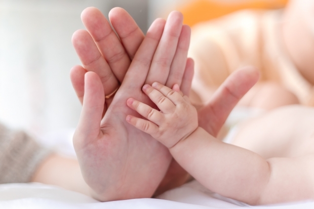 Pourquoi les mains des bébés sont-elles froides?