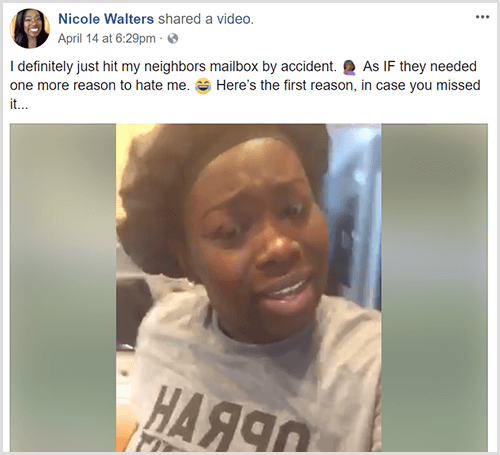 Nicole Walters a publié une vidéo Facebook avec une introduction textuelle qui dit qu'elle vient de frapper accidentellement la boîte aux lettres de son voisin. Nicole porte un bandeau noir et un t-shirt gris.