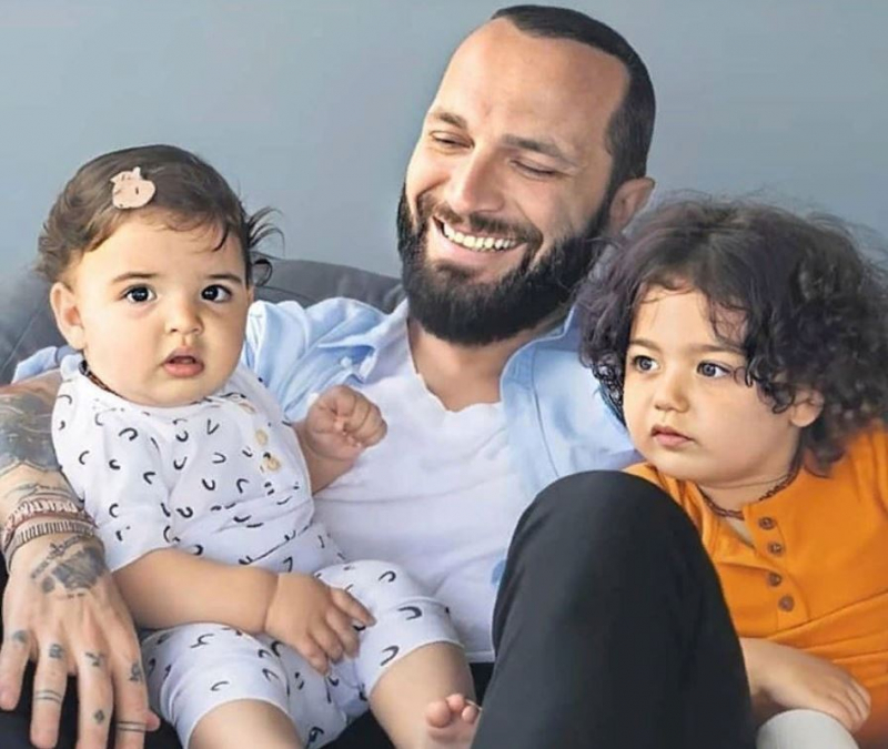 3 de Berkay Şahin et Özlem Ada Şahin. partage d'enfant