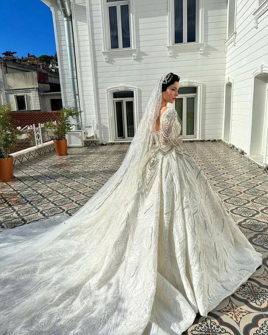 La robe de mariée de Merve Bolugur