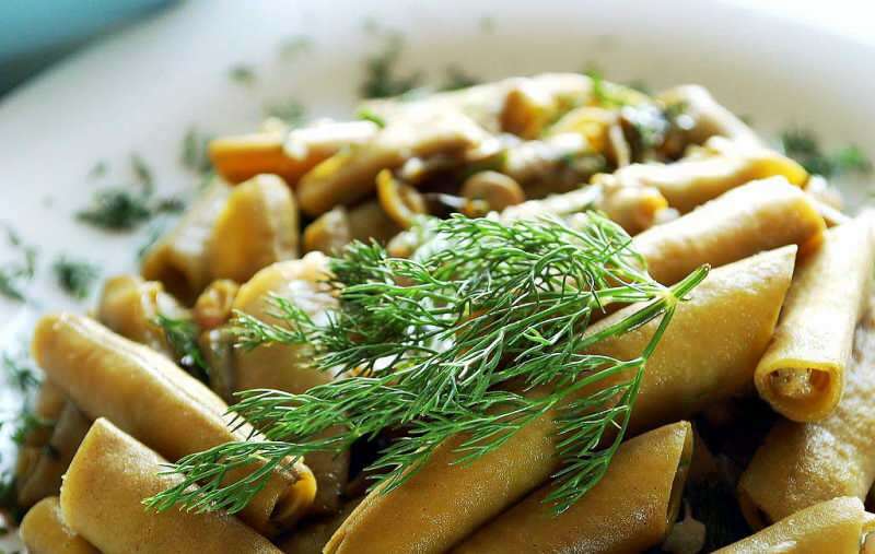 Que sont les fèves et comment sont cuites les fèves? Farine de fèves la plus facile avec de l'huile d'olive