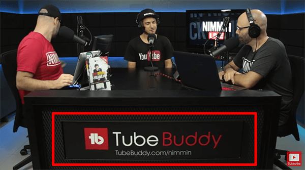 Ceci est une capture d'écran d'une diffusion en direct de Nimmin Live avec Nick Nimmin. Le bureau du studio de diffusion en direct montre que TubeBuddy sponsorise l'émission.