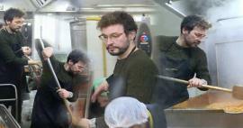 Danilo Zanna est entré dans la cuisine des victimes du tremblement de terre! Chef italien à Malatya...