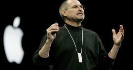 Les pantoufles du fondateur d'Apple, Steve Jobs, sont mises aux enchères! Vendu pour un prix record