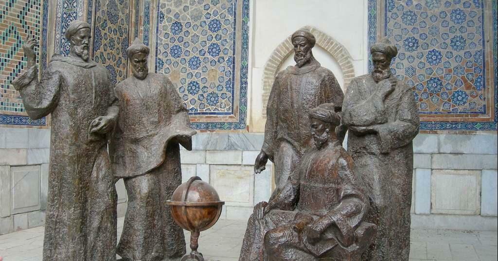 Sculptures dans le jardin de l'observatoire d'Uluğ Bey