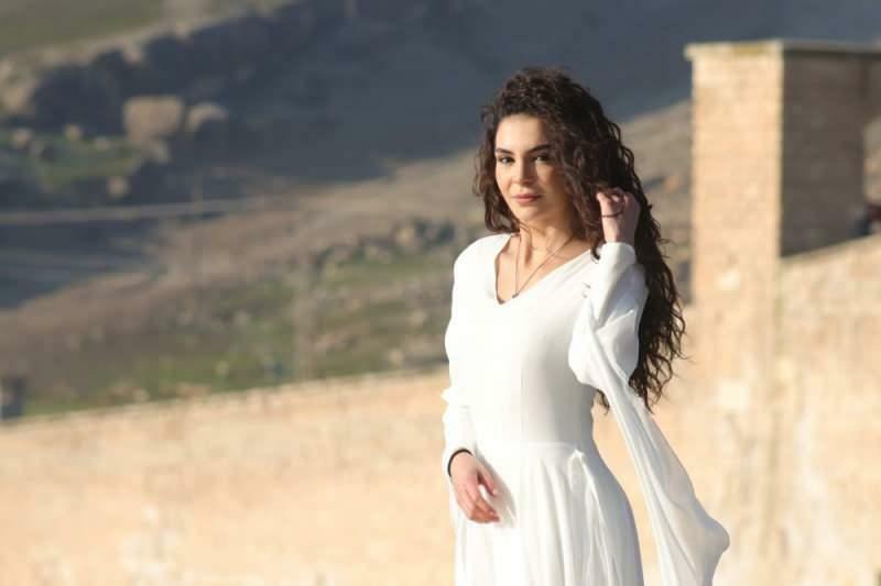 L'actrice Ebru Şahin est en formation pour sa nouvelle série Destan !