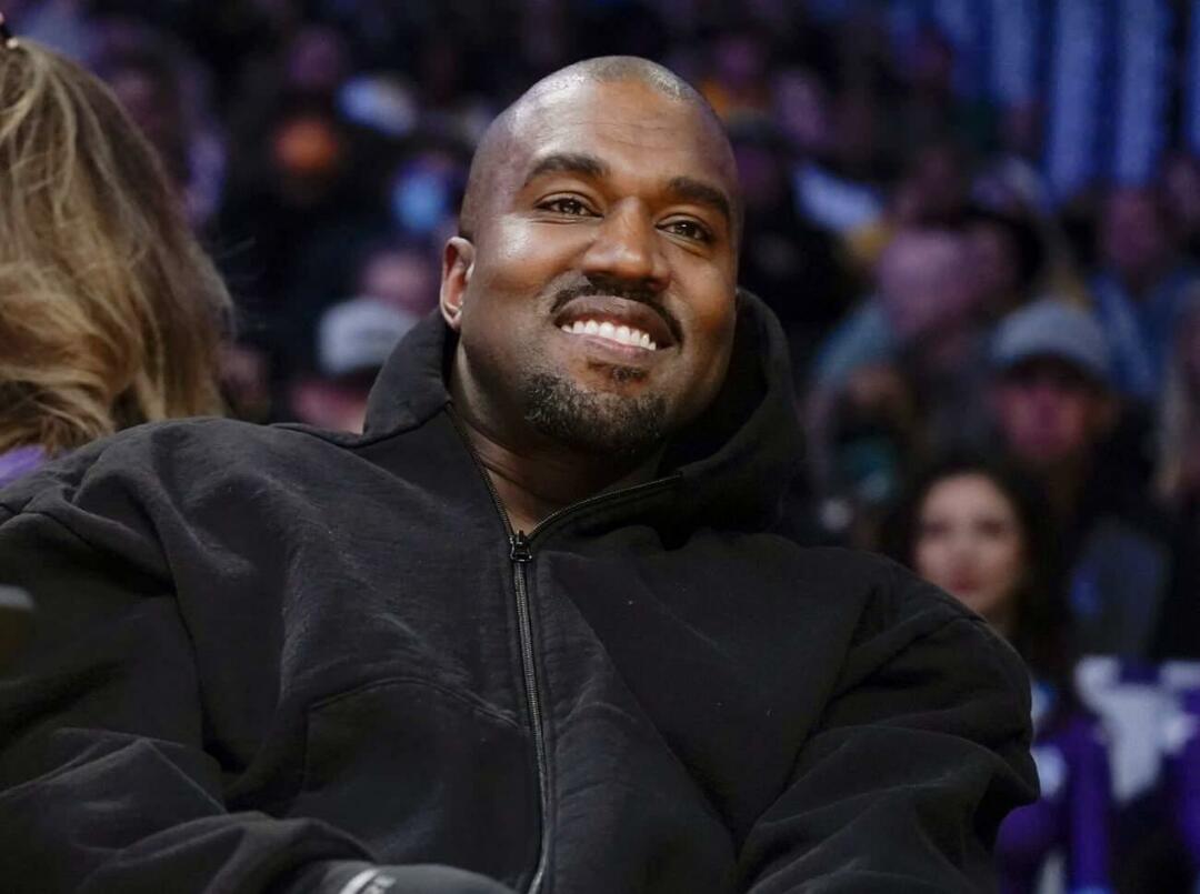  Les commentaires de Kanye Westin continuent de susciter des réactions négatives
