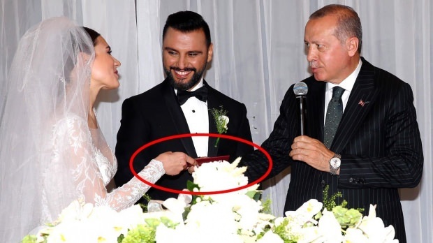 Une célébration spéciale d'Alişan et Buse Varol pour leur anniversaire de mariage!