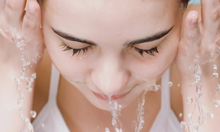 Pour nettoyer la peau correctement: nettoyez votre peau en profondeur