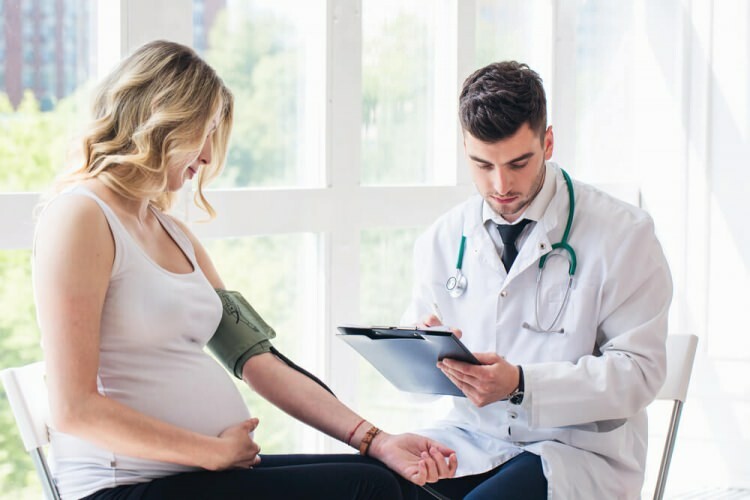 Quelle devrait être la pression artérielle pendant la grossesse? Symptômes d'hypertension artérielle et chute pendant la grossesse