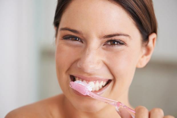 Comment faire le nettoyage dentaire?