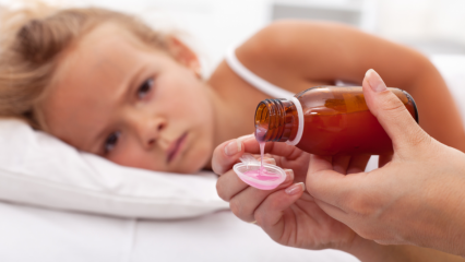 Comment la toux sèche passe-t-elle chez les nourrissons et les enfants? Qu'est-ce qui est bon pour la toux chez les bébés?