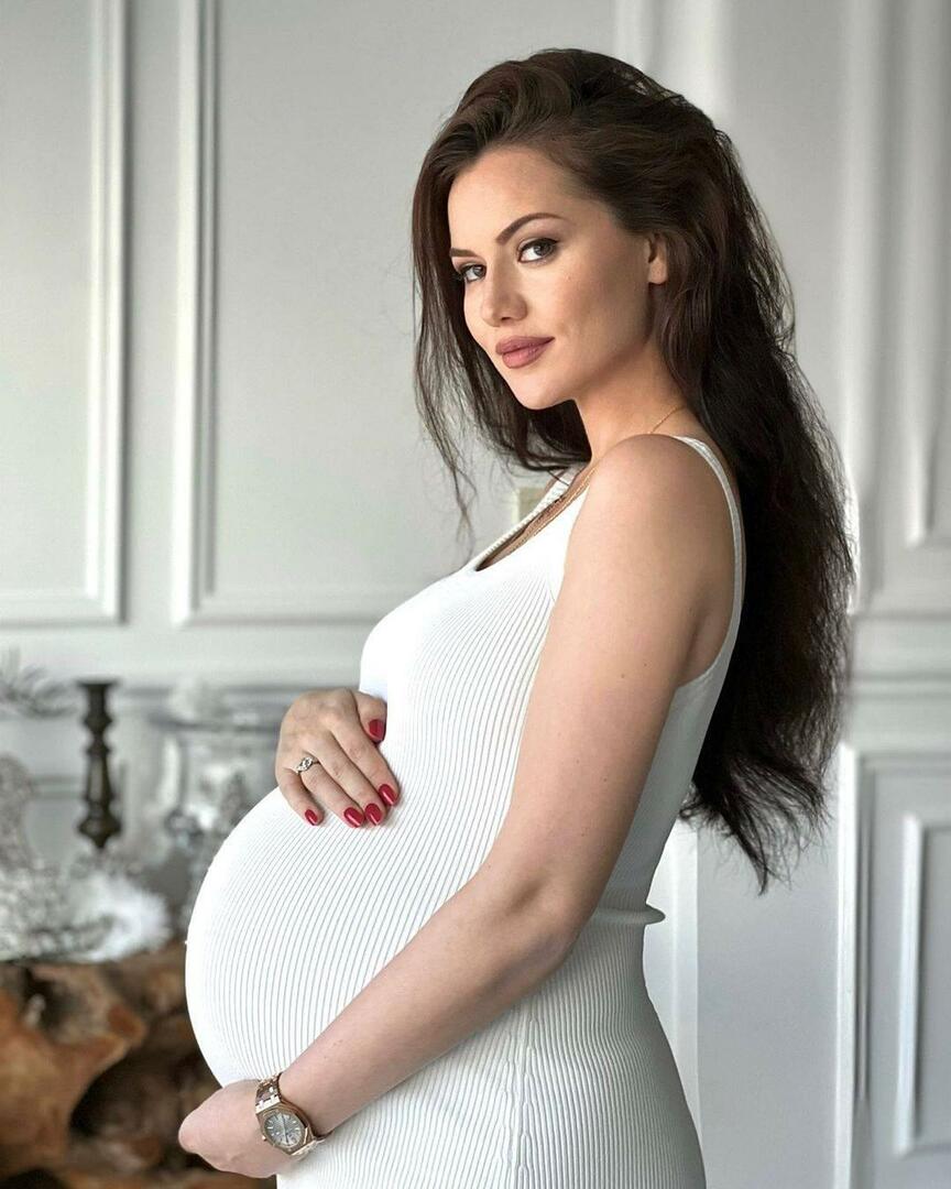 Fahriye Evcen est devenue maman pour la deuxième fois