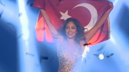 Geste de Jennifer Lopez aux Turcs!