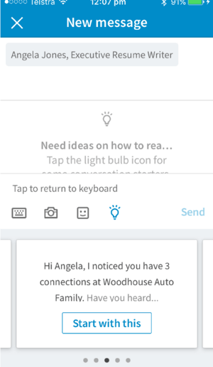 L'application mobile LinkedIn fournit des démarreurs de conversation en fonction de la connexion que vous souhaitez envoyer.