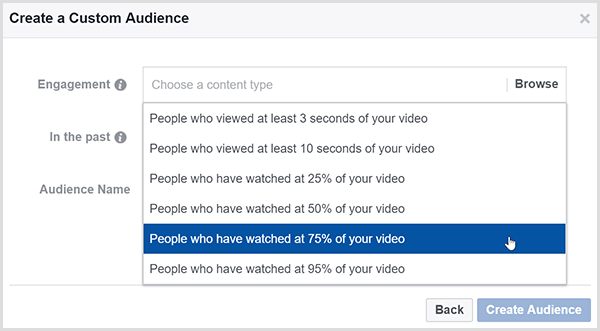 La boîte de dialogue Facebook Créer une audience personnalisée propose des options pour cibler les publicités sur les personnes qui ont regardé un certain pourcentage de votre vidéo.