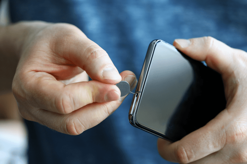 Éjecter une carte SIM sur un smartphone Android