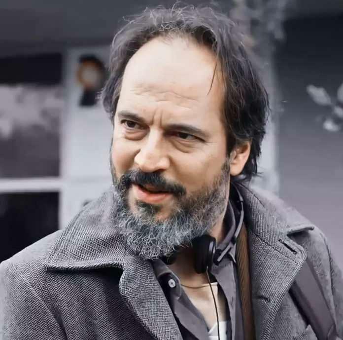 Timuçin Esen dans la série télévisée Son of the Shooter