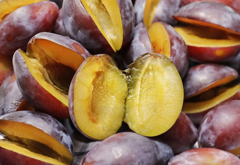 Quels sont les avantages inconnus de la prune? Prune prune contenant une forte vitamine C ...