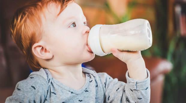 Qu'est-ce que l'allergie au lait de vache chez les nourrissons?