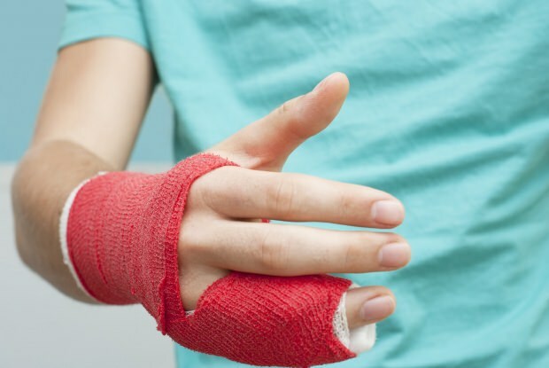 Qu'est-ce qui cause la rupture des doigts? Quels sont les symptômes d'une cassure des doigts?