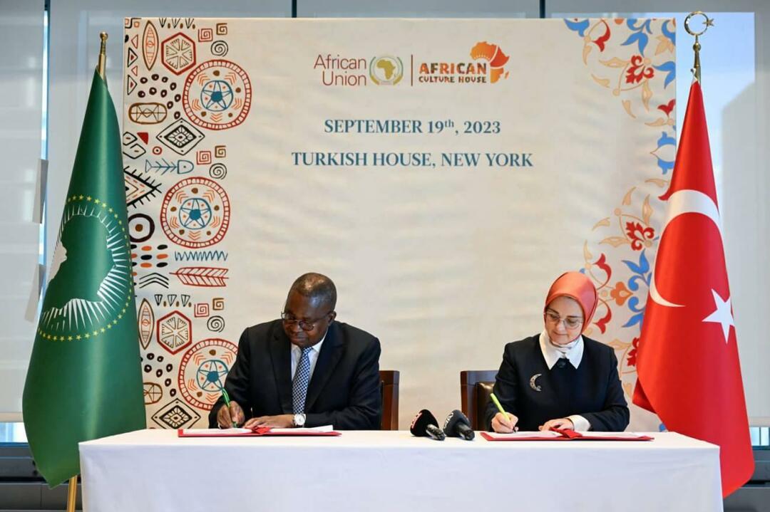 Un protocole d'accord a été signé entre l'Association des Maisons de la Culture Africaine et l'Union Africaine.