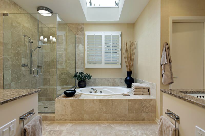 Combien de mètres carrés devraient être les dimensions idéales de la salle de bain et de la cabine de douche?