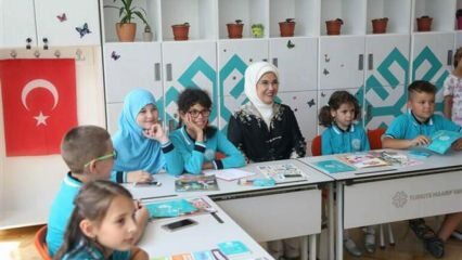 La Première Dame Erdoğan a visité les écoles de Maarif
