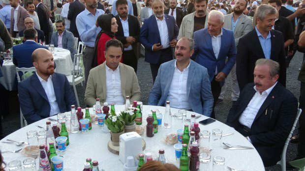 Bilal Erdoğan, le ministre de la Justice Abdülhamit Gül et le président du Parlement Mustafa Şentop